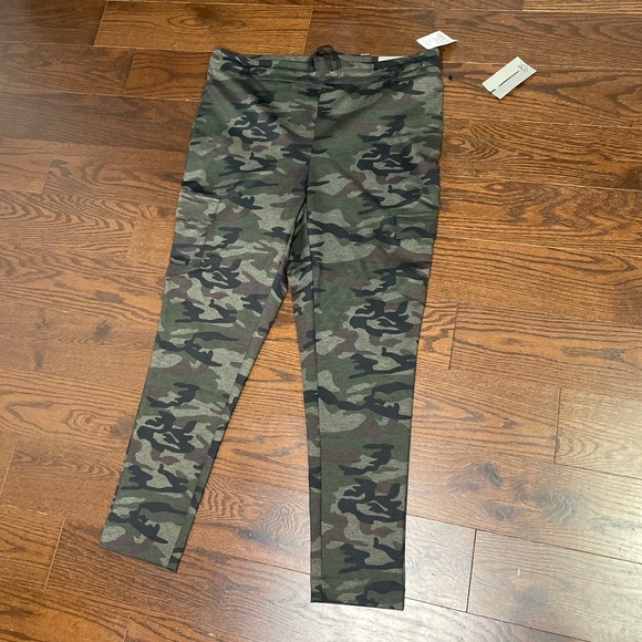 NWT XL Women’s Green Camo Skinny Leggings with Pockets 💚🖤 - Picture 2 of 9